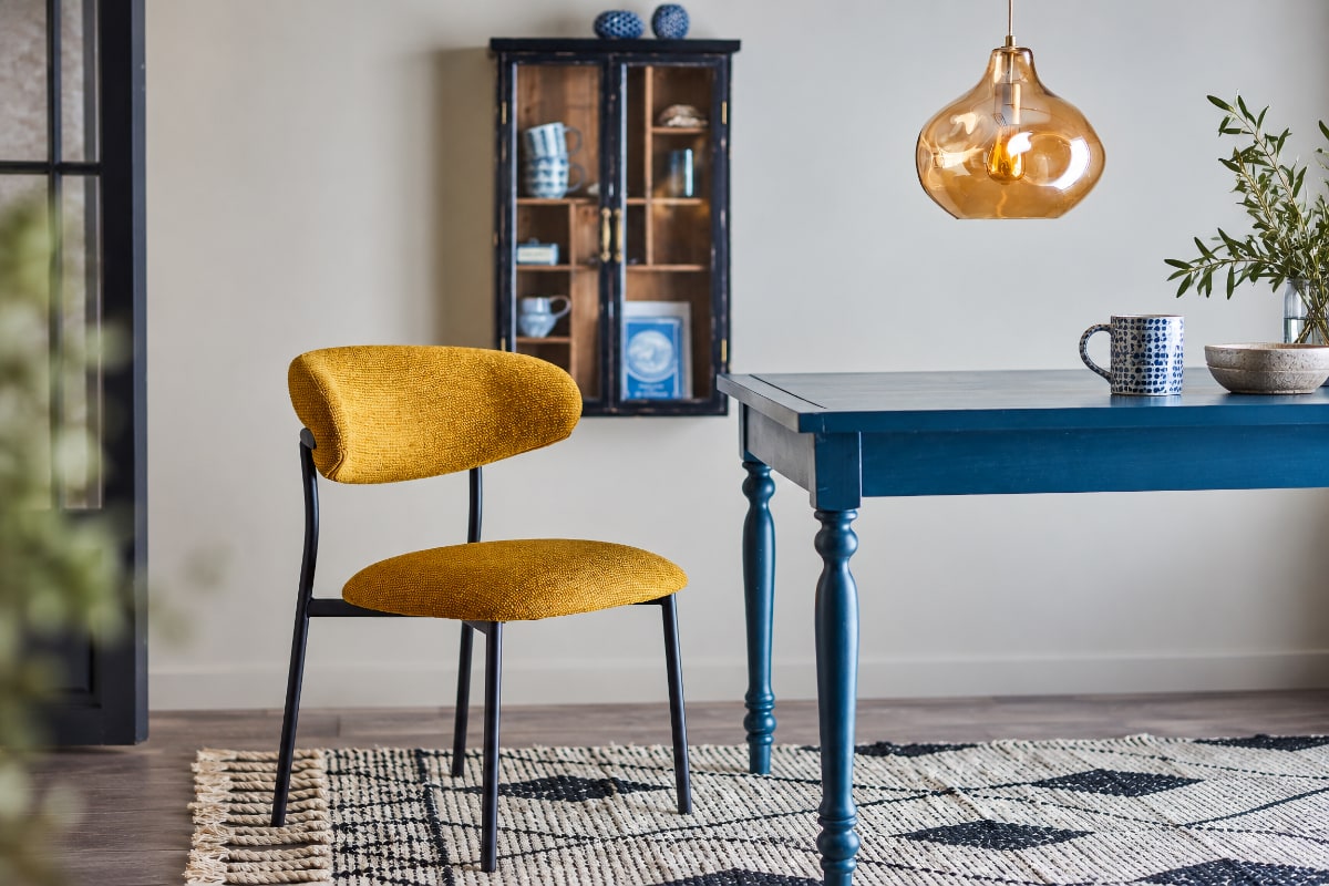 Comment choisir une chaise de salle à manger design autour d'une table en bois