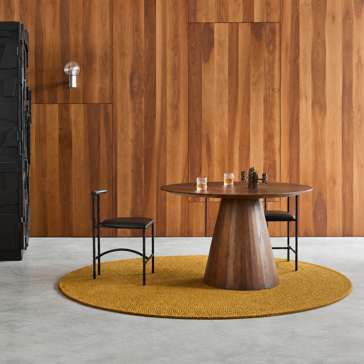 Tapis design placé sous une table de salle à manger et chaise
