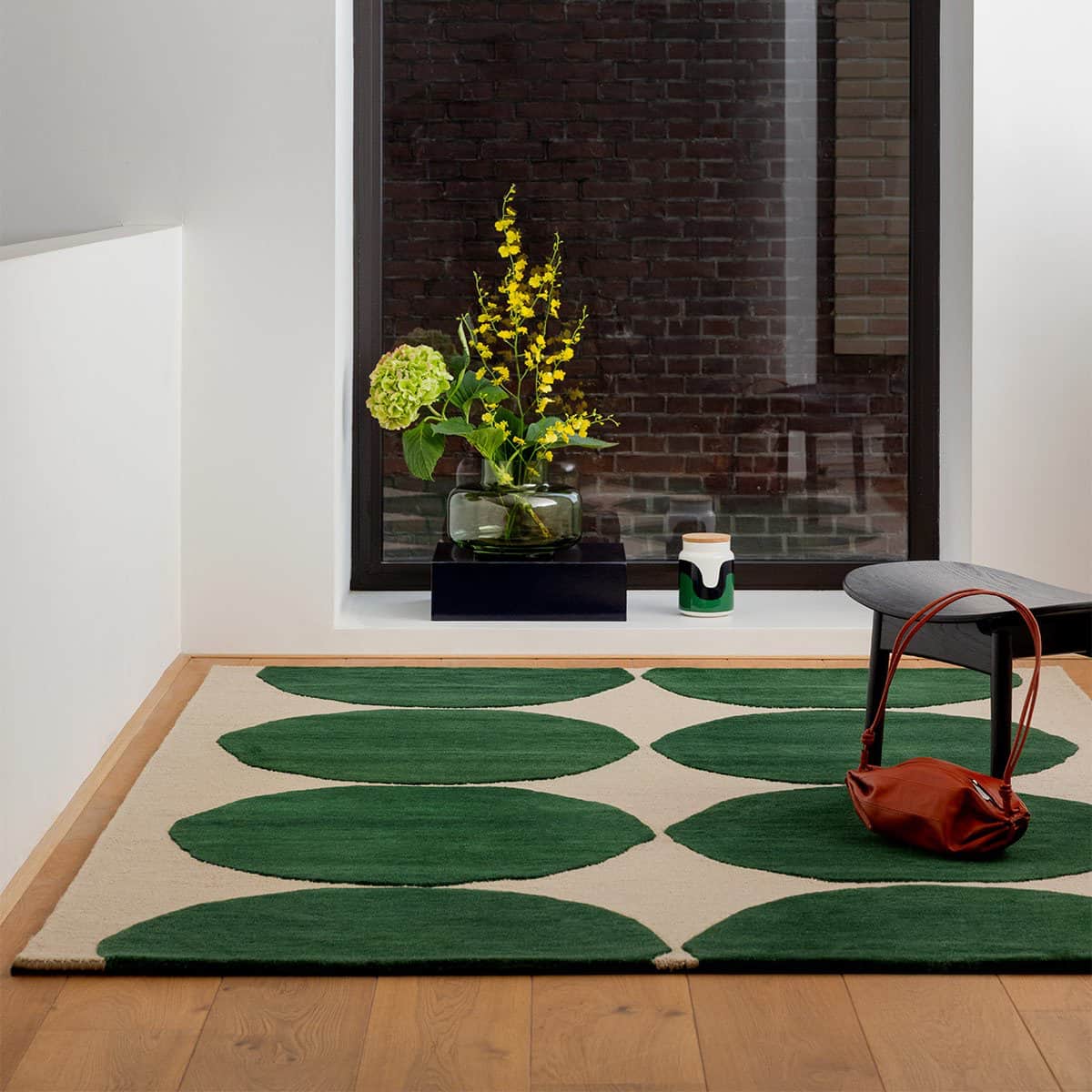 Tapis Marimekko design inspiré du style finlandais dans un intérieur contemporain.