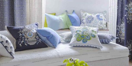 Comment associer ses coussins sur un canapé ?